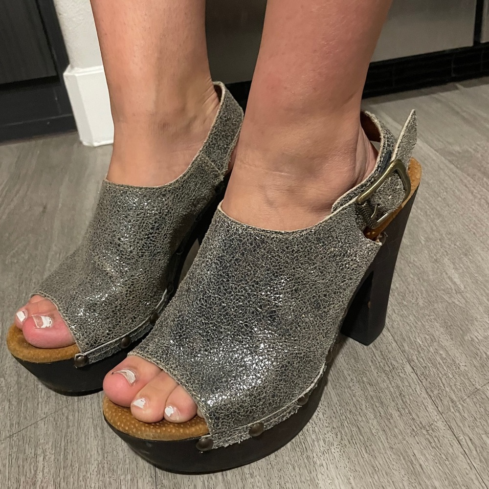 Heels - Picture 4 of 5